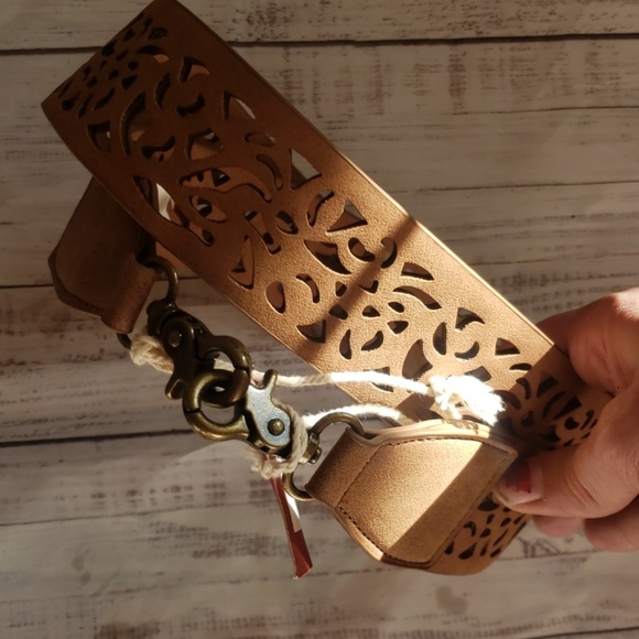 3/$20 Mossimo brown faux leather accent belt D22 - Picture 2 of 5